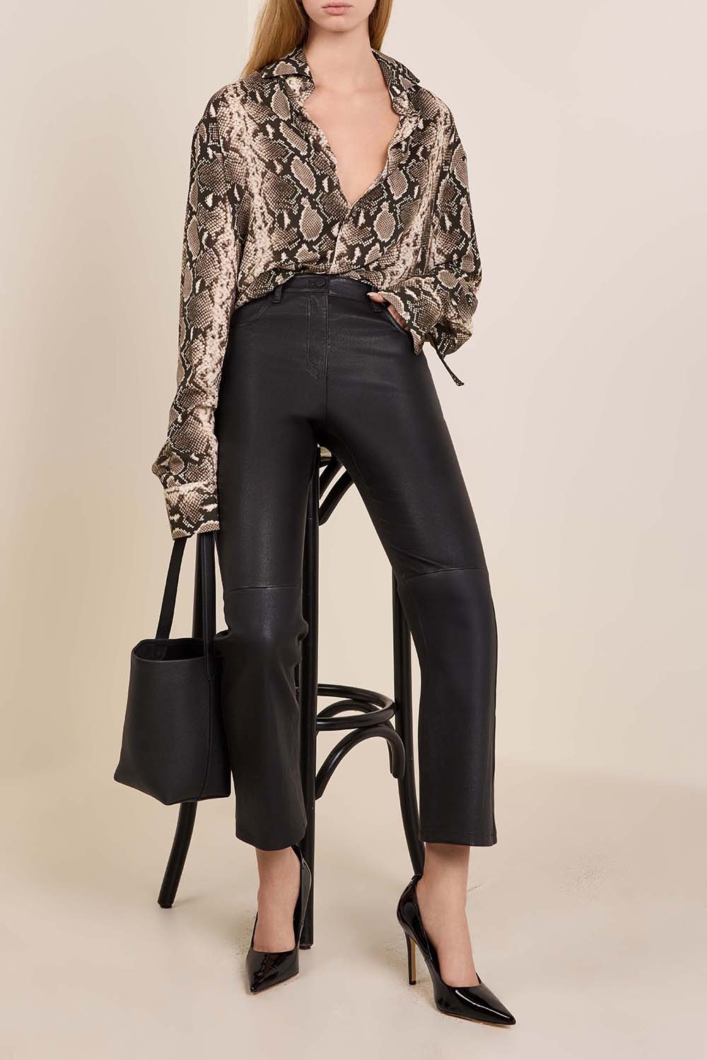 חולצת כפתורים